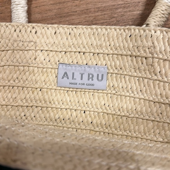 Altru Straw Beach Summer Tote Blue and Reese’s Book Club Scarf - Picture 2 of 10